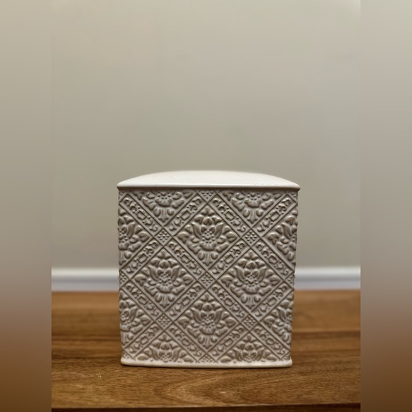 Textured Ceramic Tissue Box Cover - Picture 3 of 3